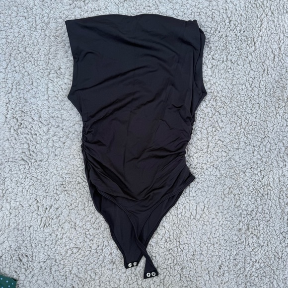 House of Harlow 1960 cap sleeve bodysuit - Picture 3 of 4